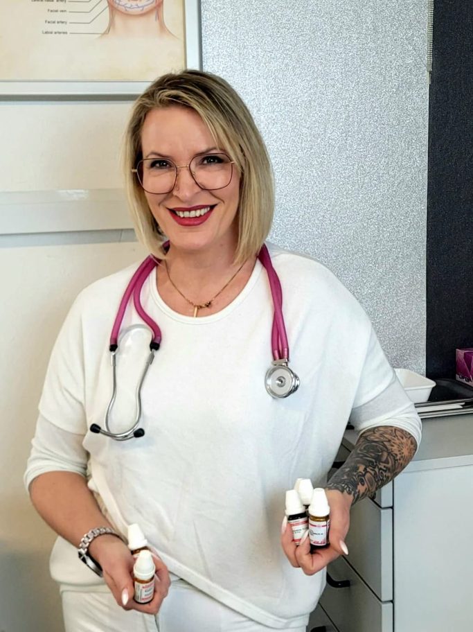 Manuela Feuerbach, Heilpraktikerin